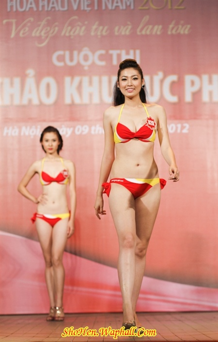 Vẻ đẹp rạng ngời của Á hậu Dương Tú Anh